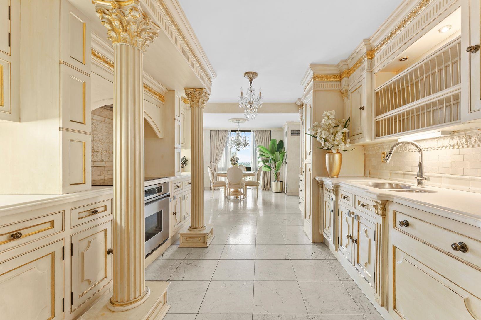 1512 PALISADE AVE Unit: 18J