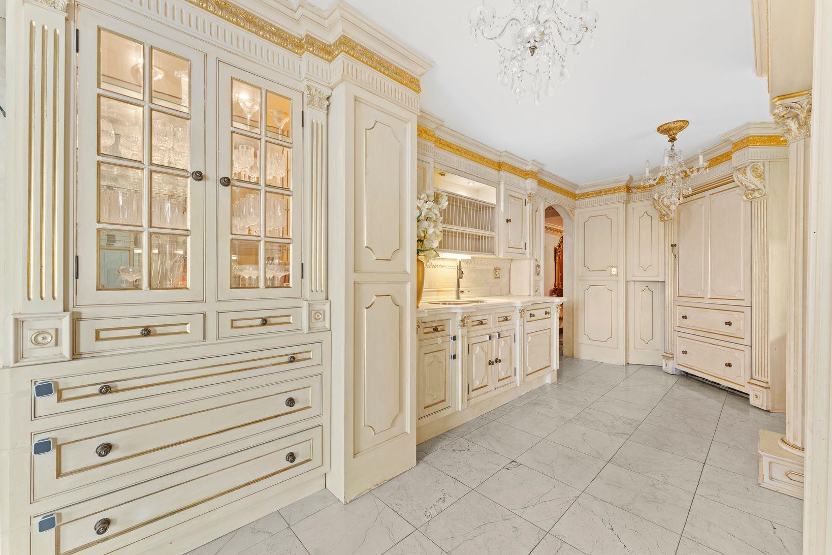 1512 PALISADE AVE Unit: 18J