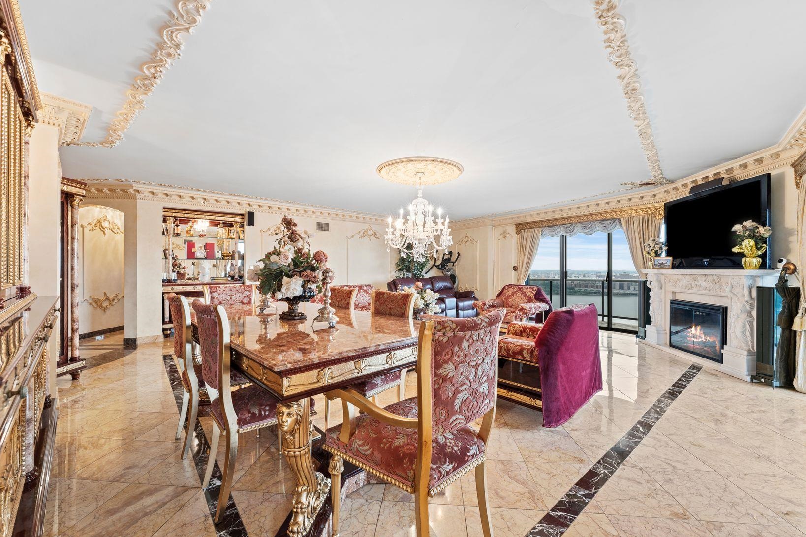1512 PALISADE AVE Unit: 18J