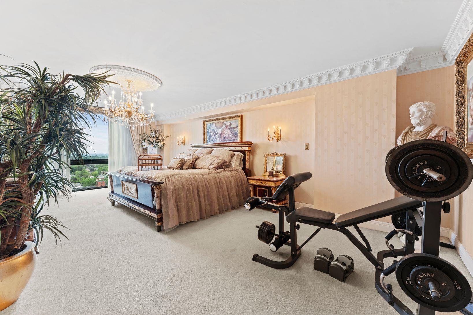 1512 PALISADE AVE Unit: 18J