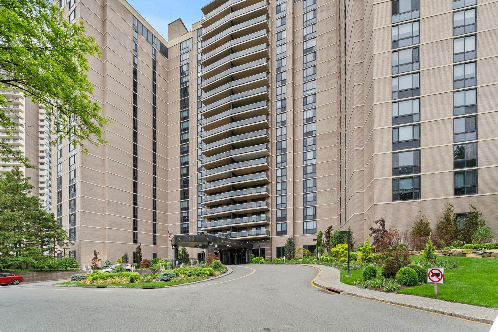 1512 PALISADE AVE Unit: 18J
