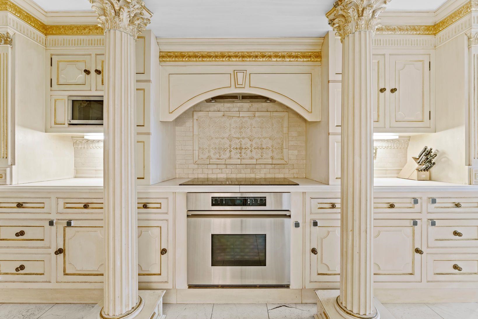 1512 PALISADE AVE Unit: 18J