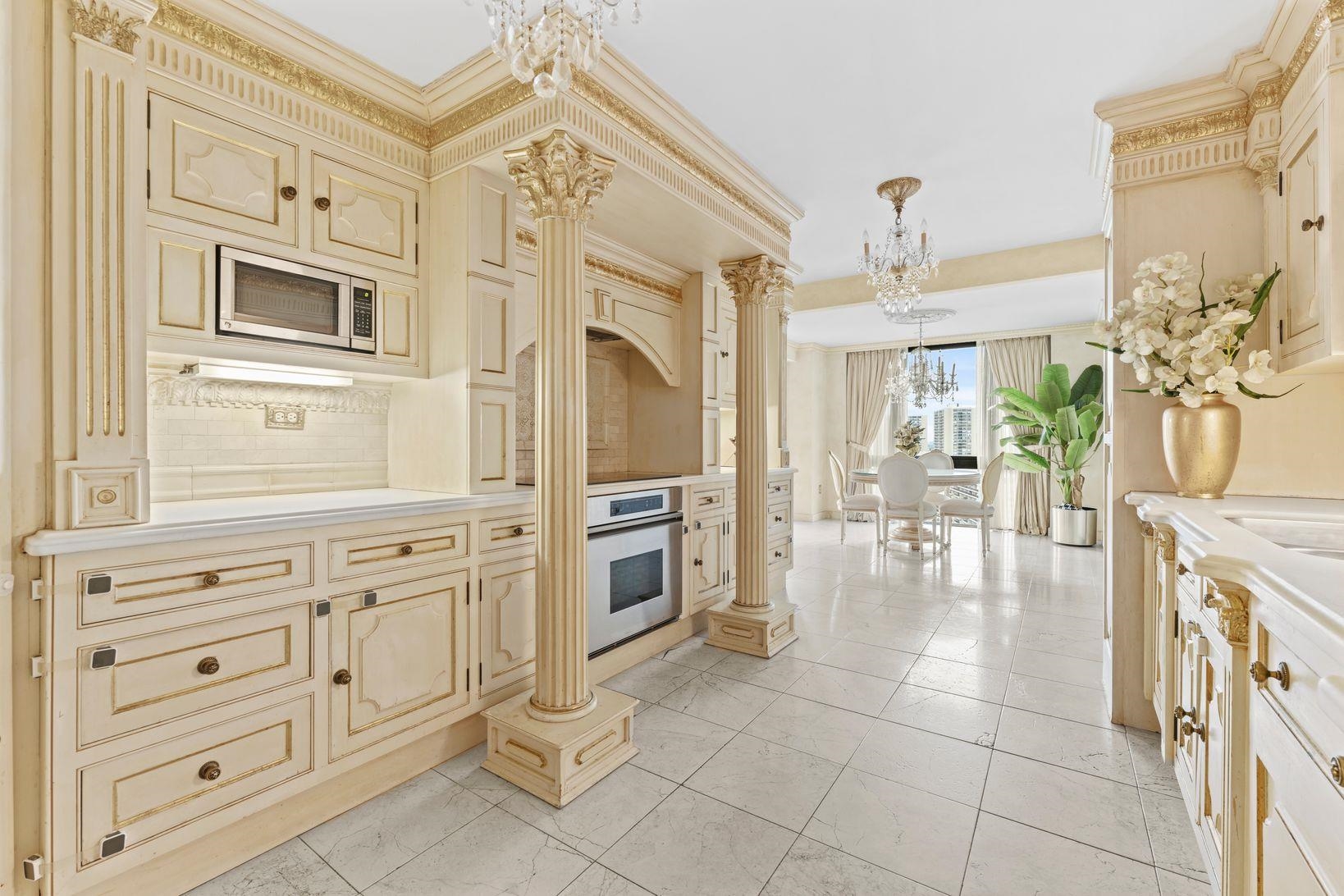 1512 PALISADE AVE Unit: 18J