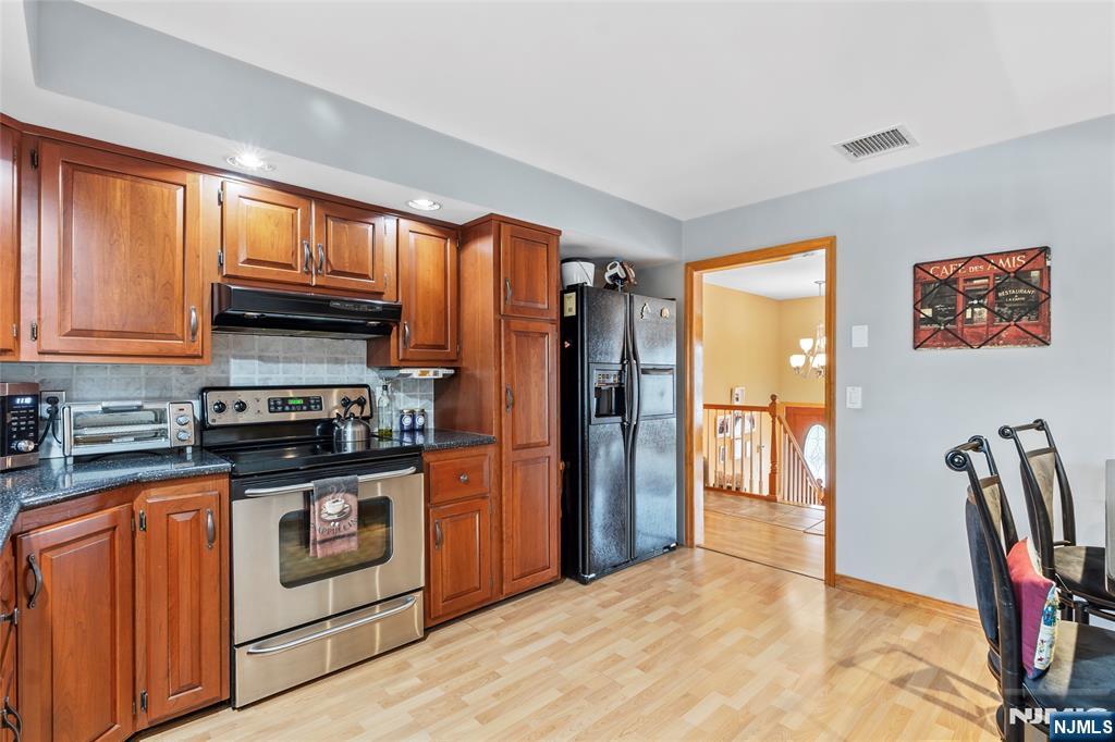 654 Chestnut Place
