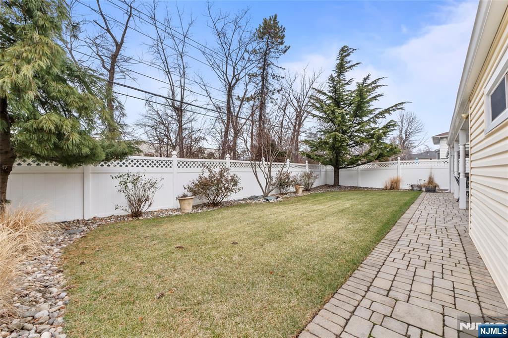 654 Chestnut Place