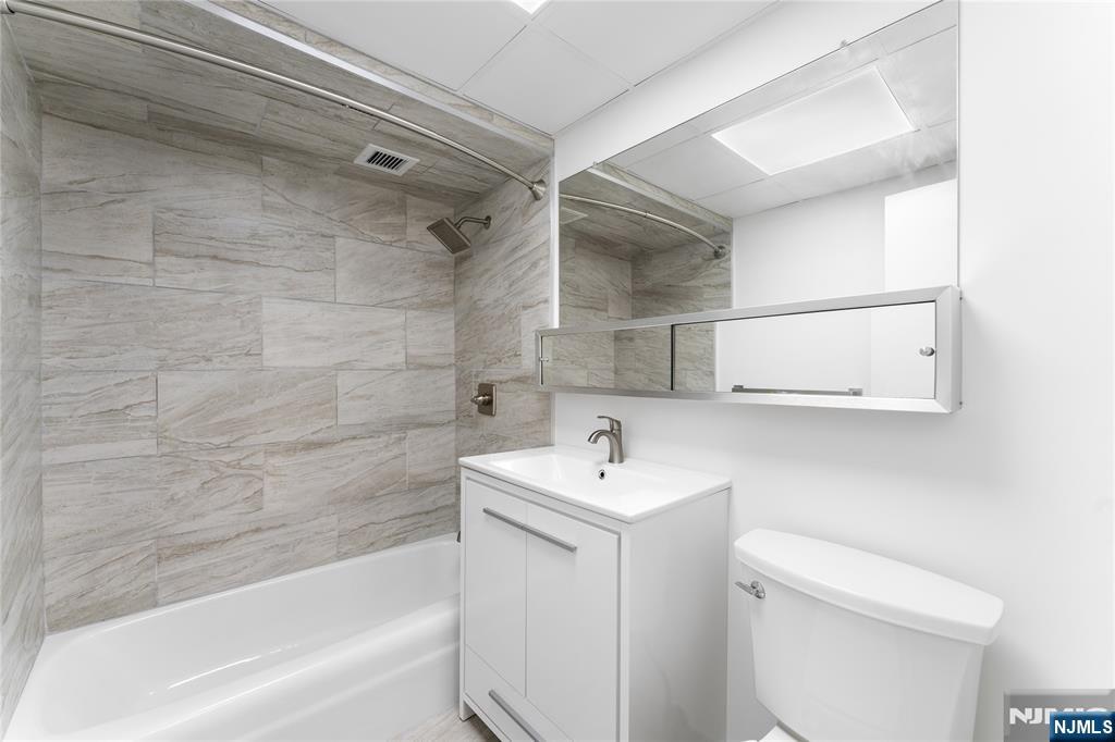 1111 River Road F25