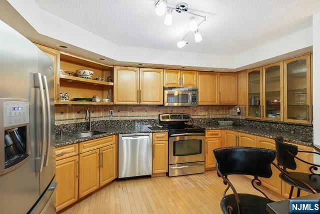 704 Harmon Cove Tower