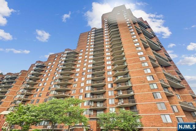 704 Harmon Cove Tower