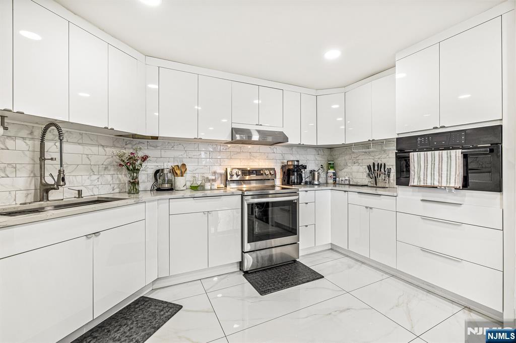 427 Harmon Cove Tower