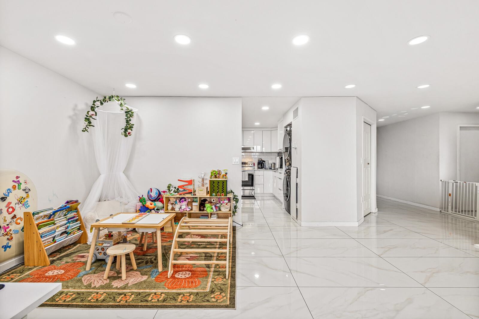 427 HARMON COVE TOWER Unit: 427