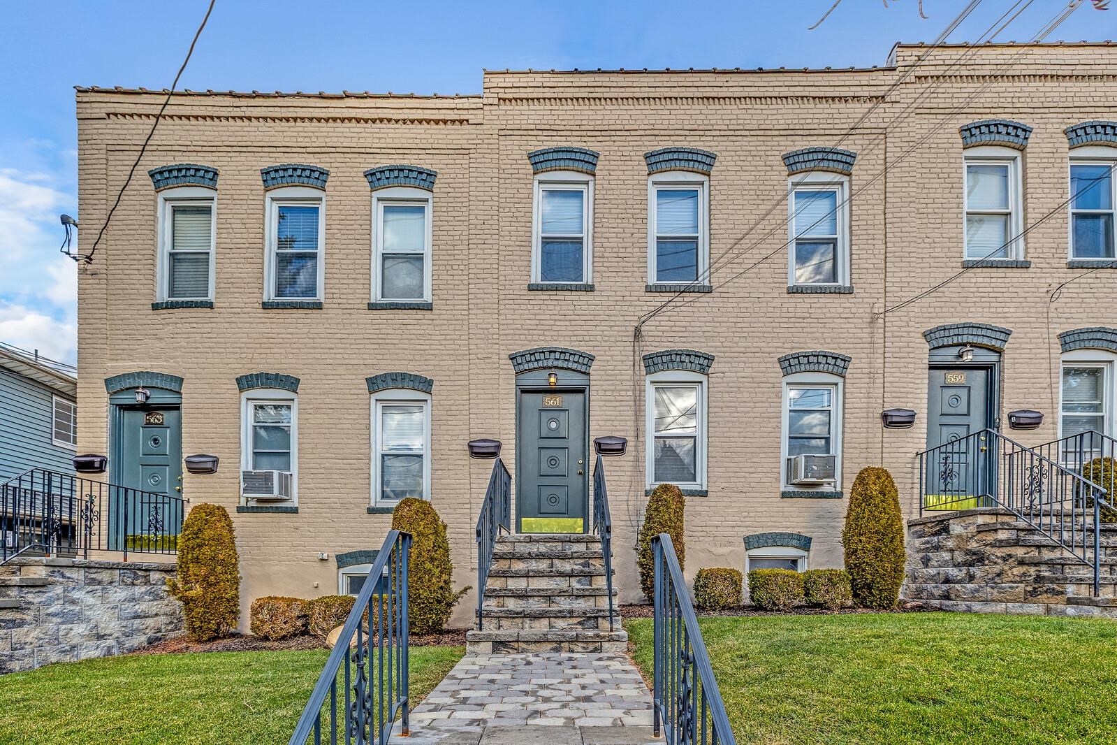 561 BROAD ST