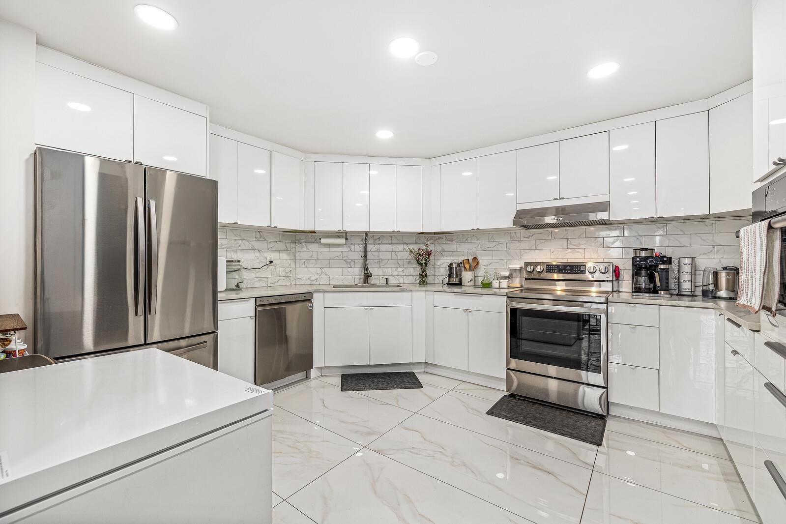 427 HARMON COVE TOWER Unit: 427