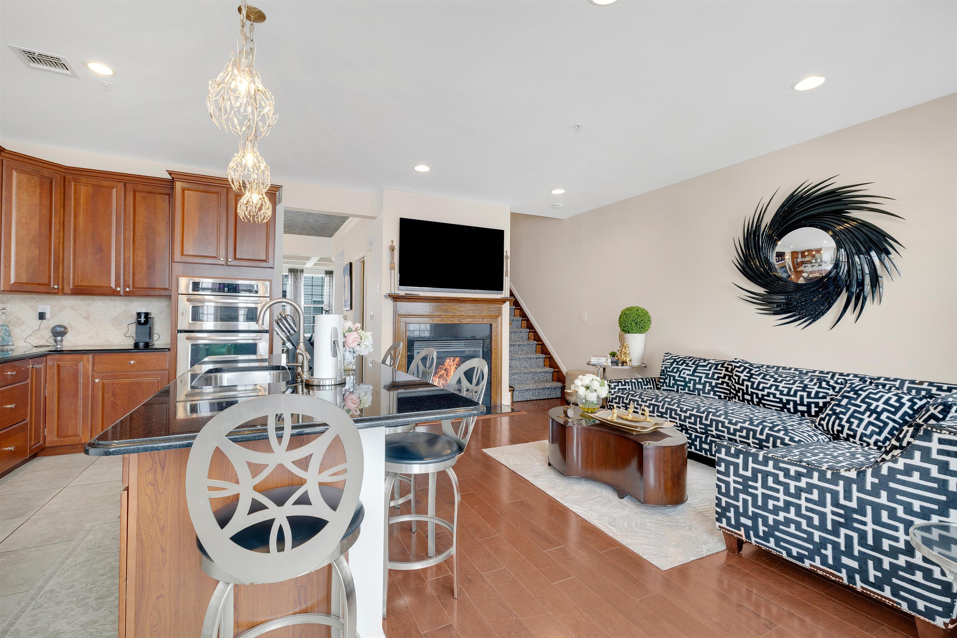 5 CREEKSIDE CT