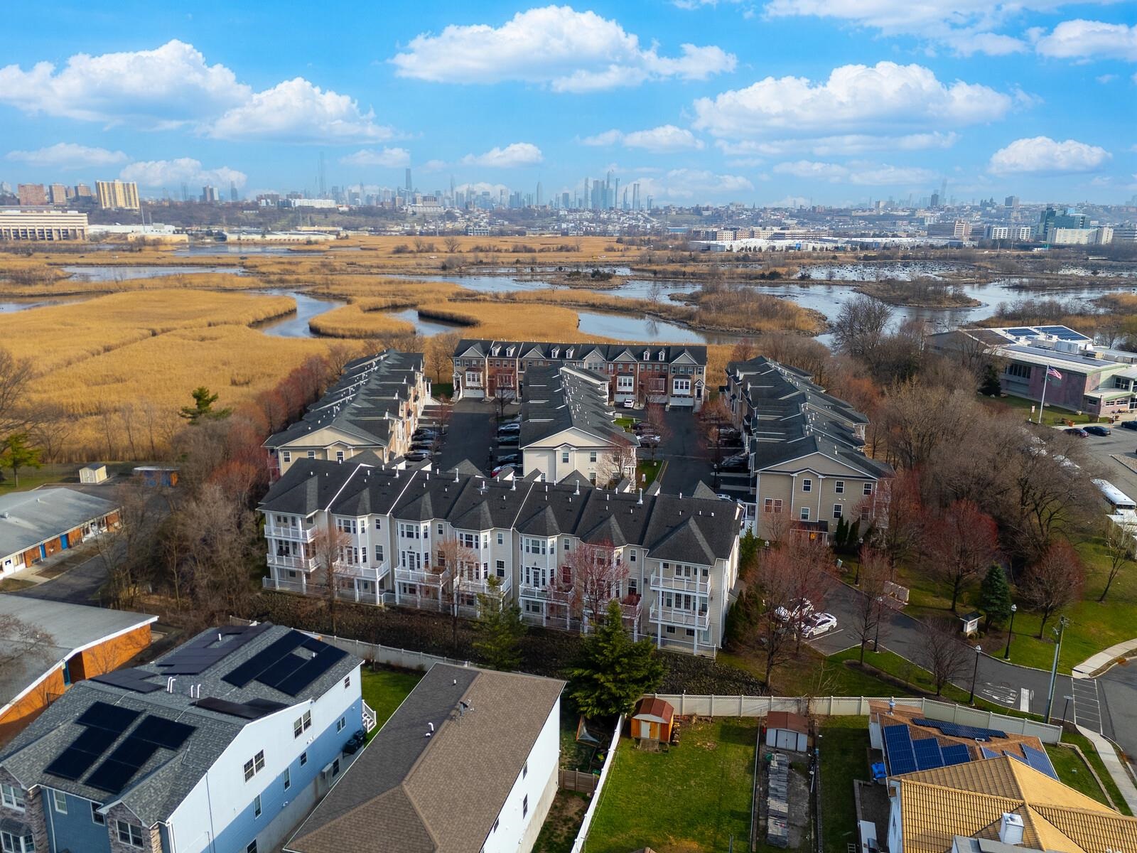 5 CREEKSIDE CT