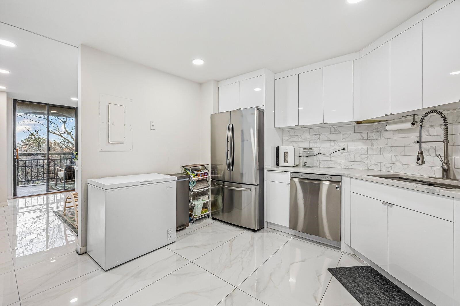 427 HARMON COVE TOWER Unit: 427