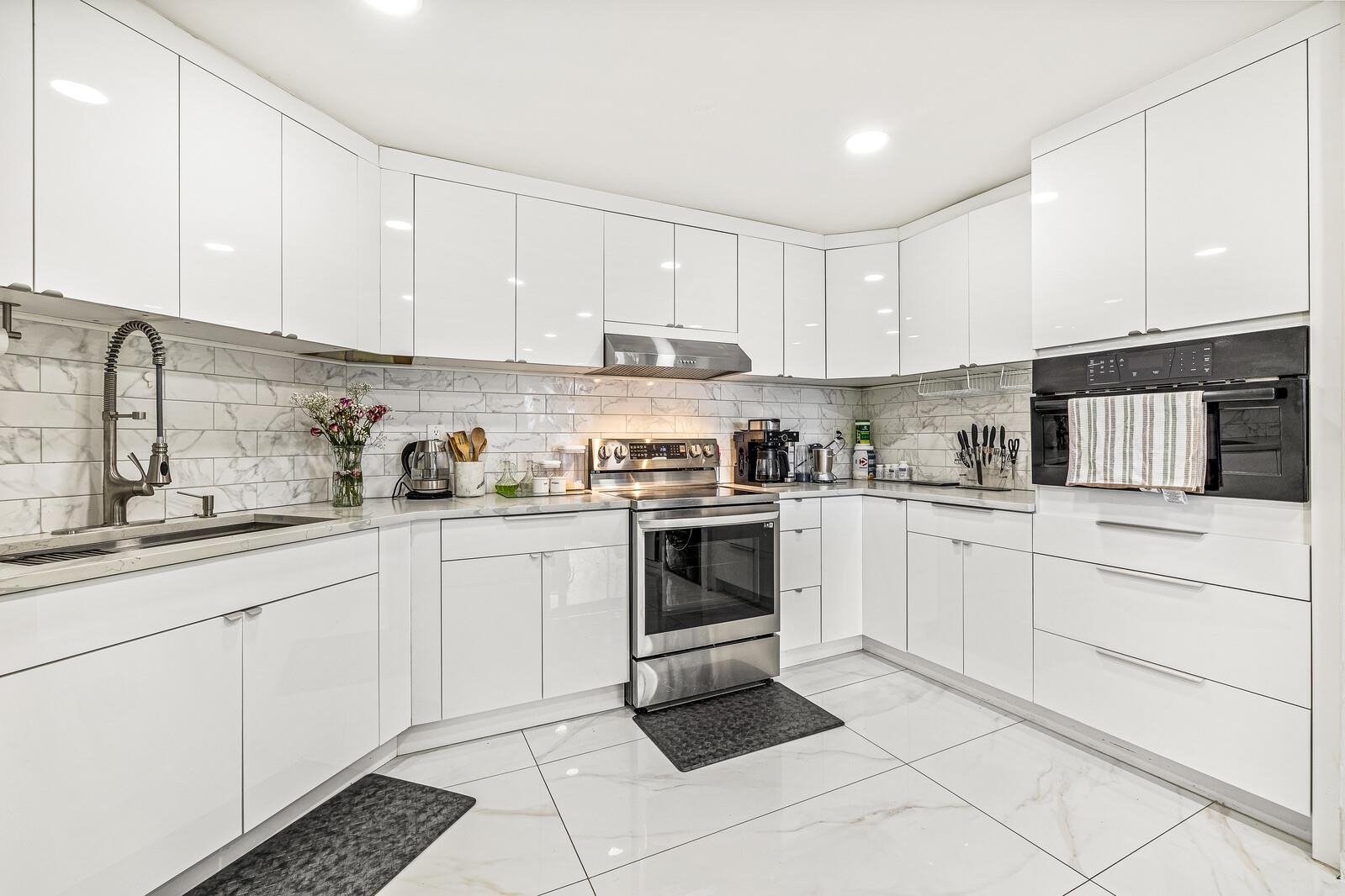 427 HARMON COVE TOWER Unit: 427