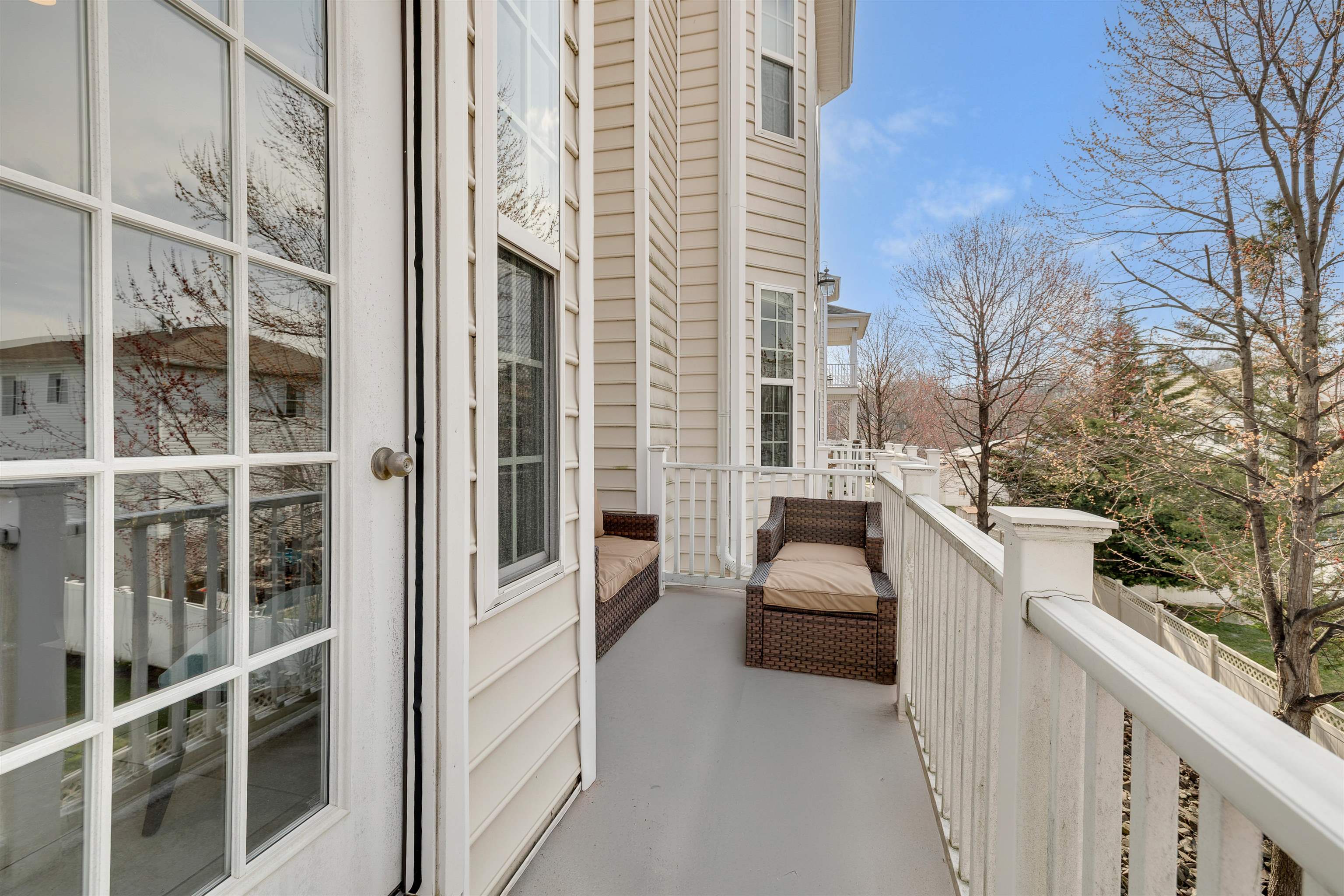 5 CREEKSIDE CT