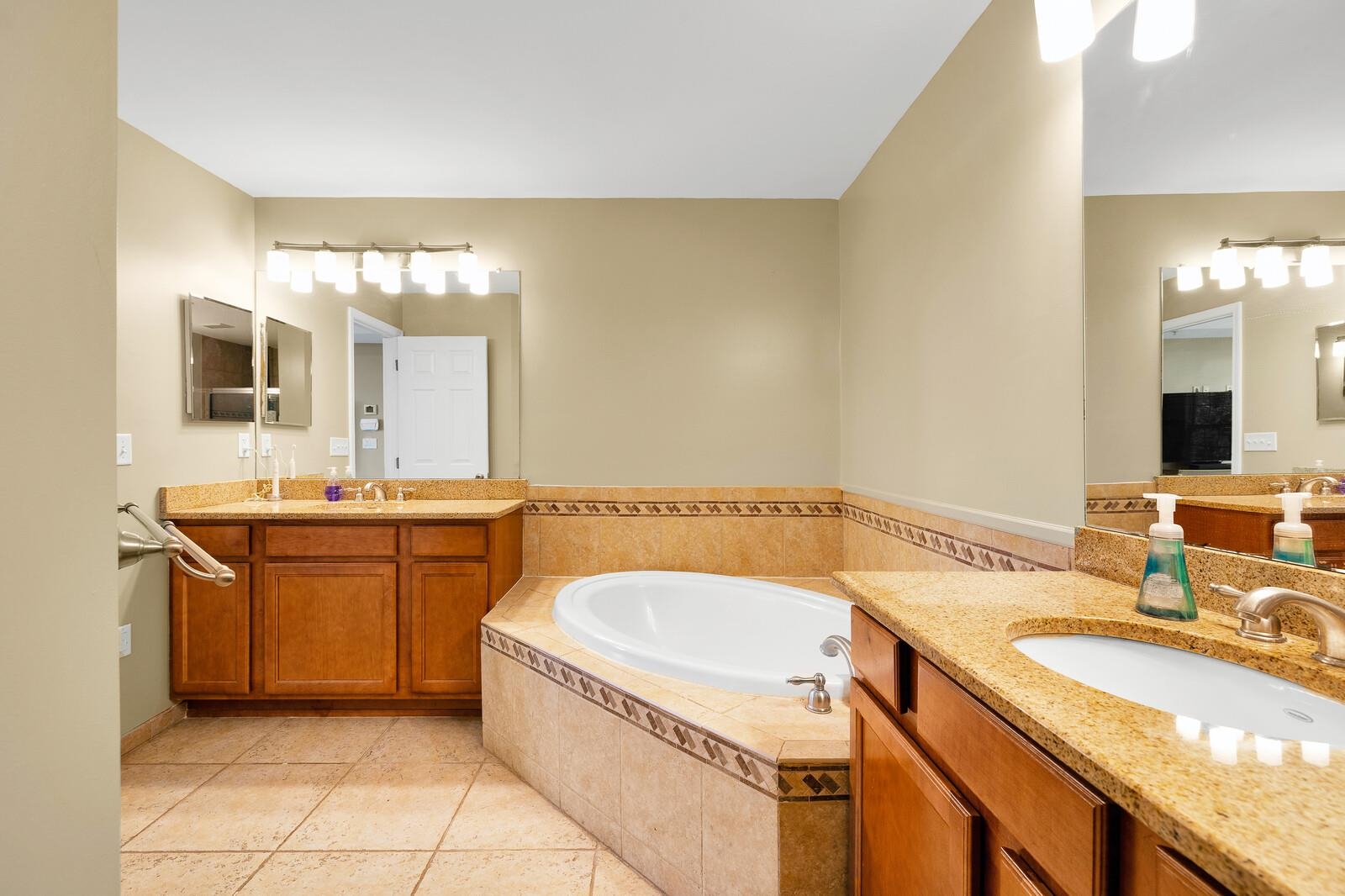 196 BLUE HERON DR Unit: 196
