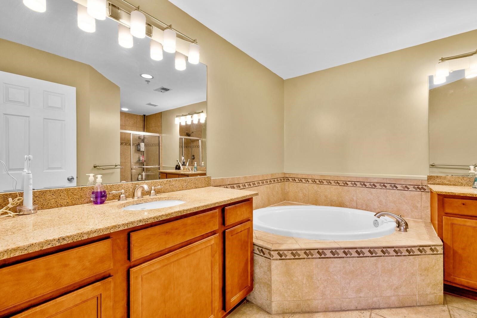 196 BLUE HERON DR Unit: 196