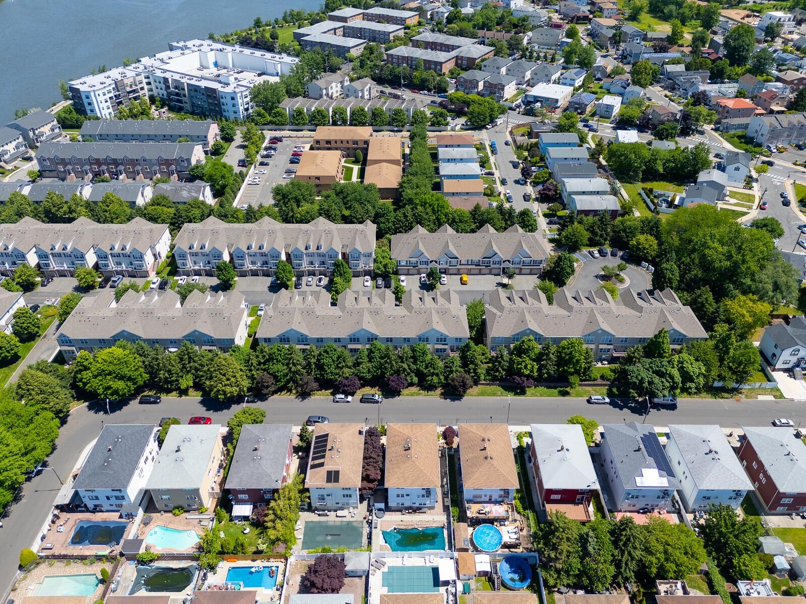 196 BLUE HERON DR Unit: 196