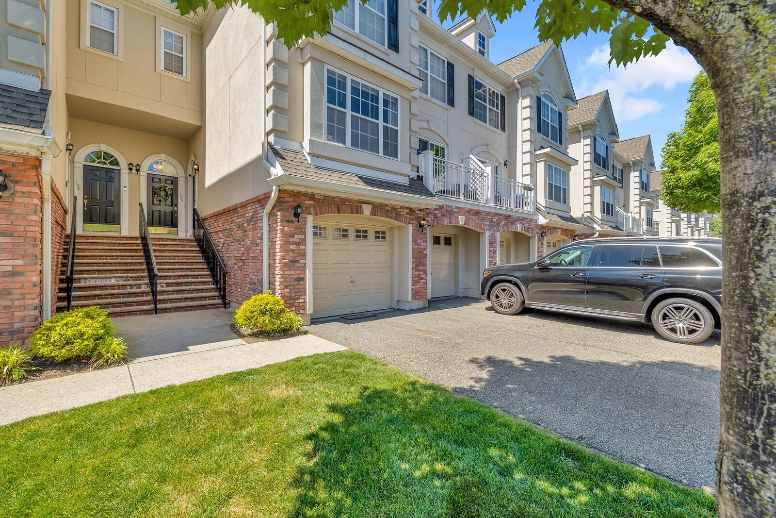 196 BLUE HERON DR Unit: 196