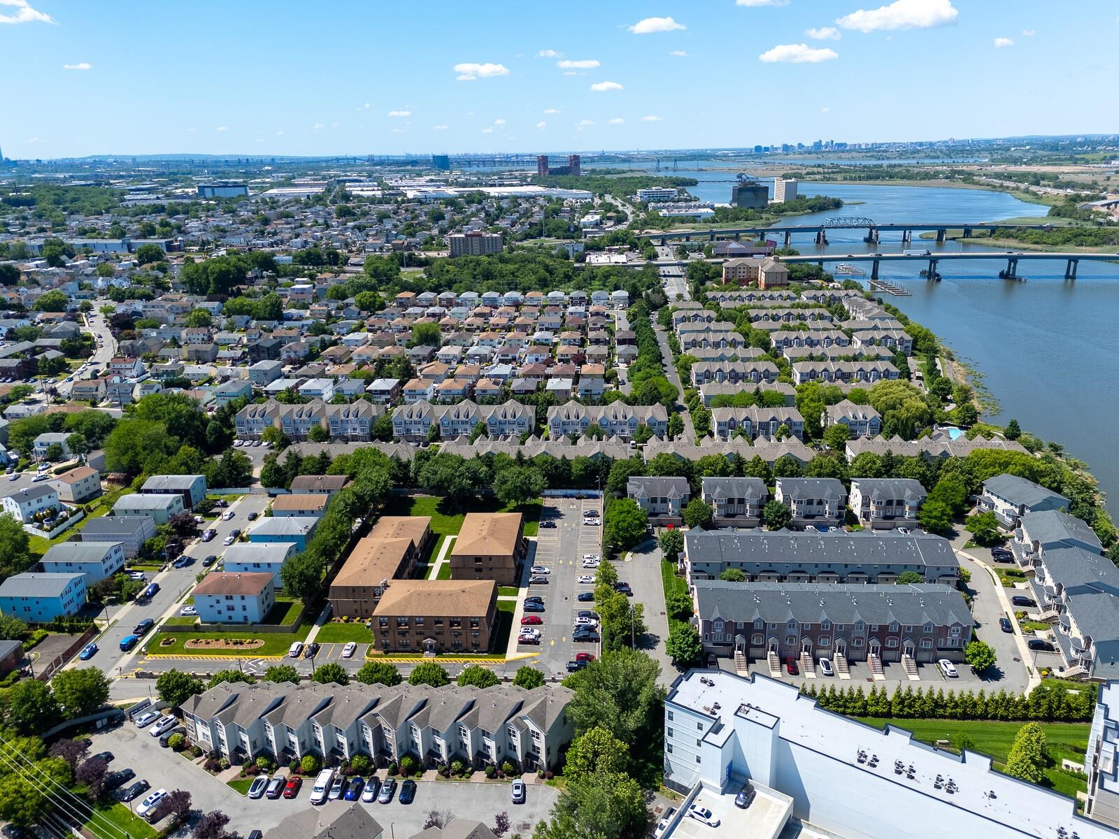 196 BLUE HERON DR Unit: 196