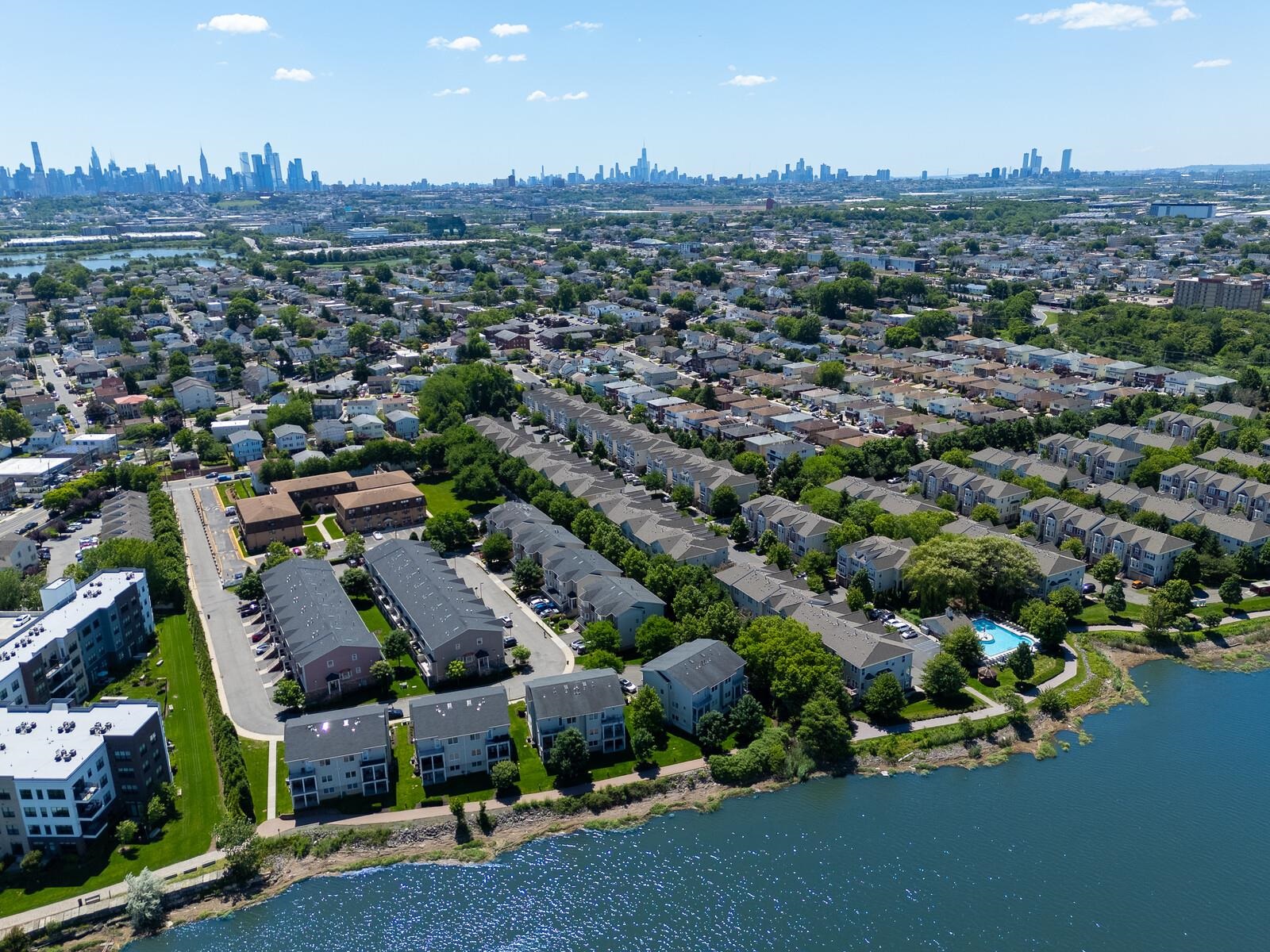 196 BLUE HERON DR Unit: 196