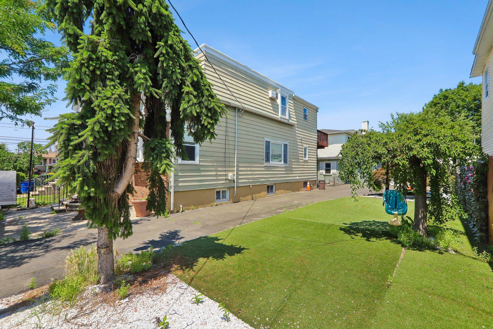 310 CENTRE AVE