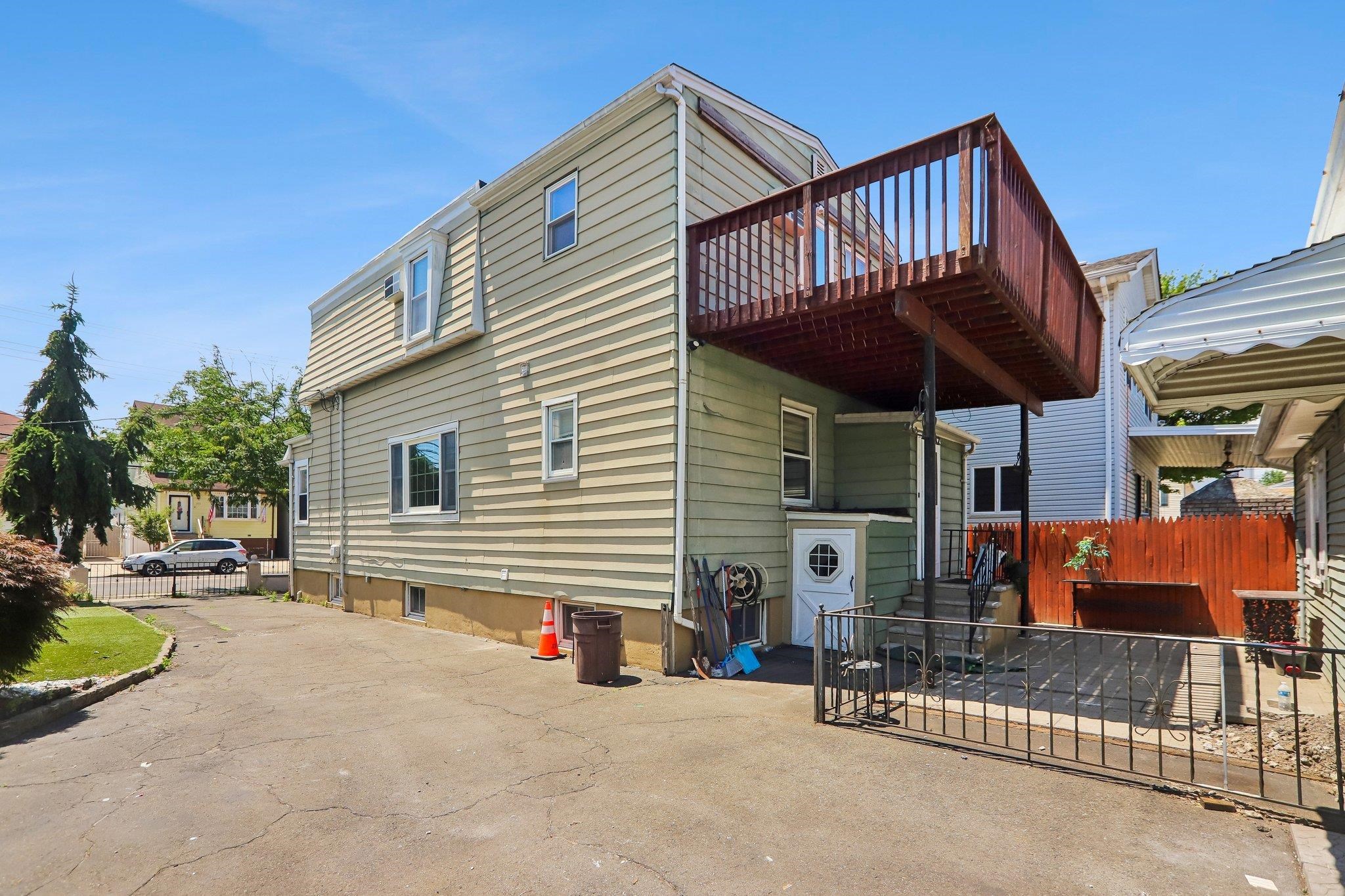 310 CENTRE AVE