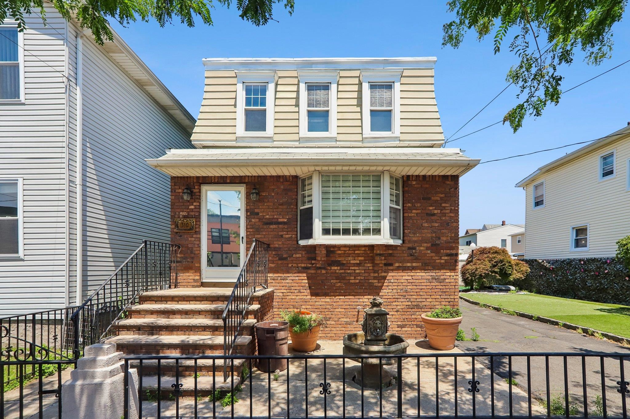 310 CENTRE AVE