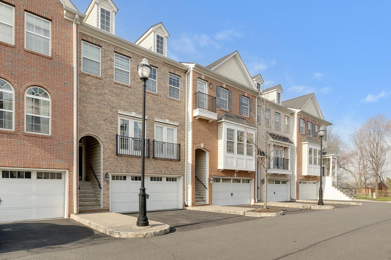 5 CREEKSIDE CT