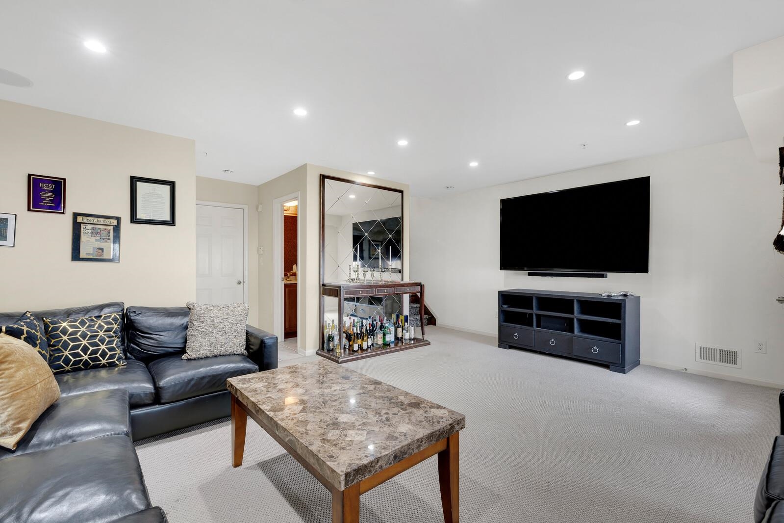 5 CREEKSIDE CT