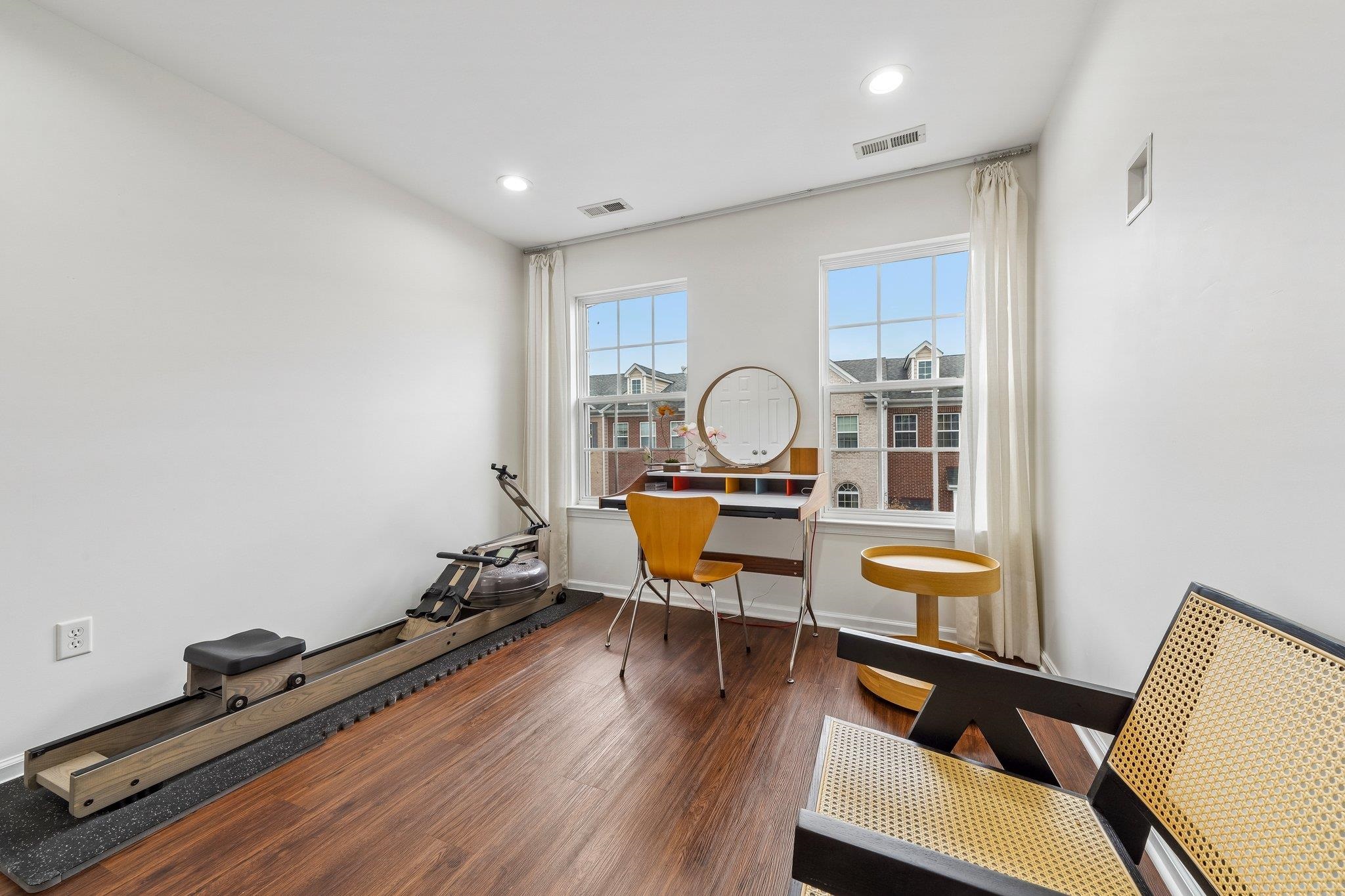 21 CREEKSIDE CT