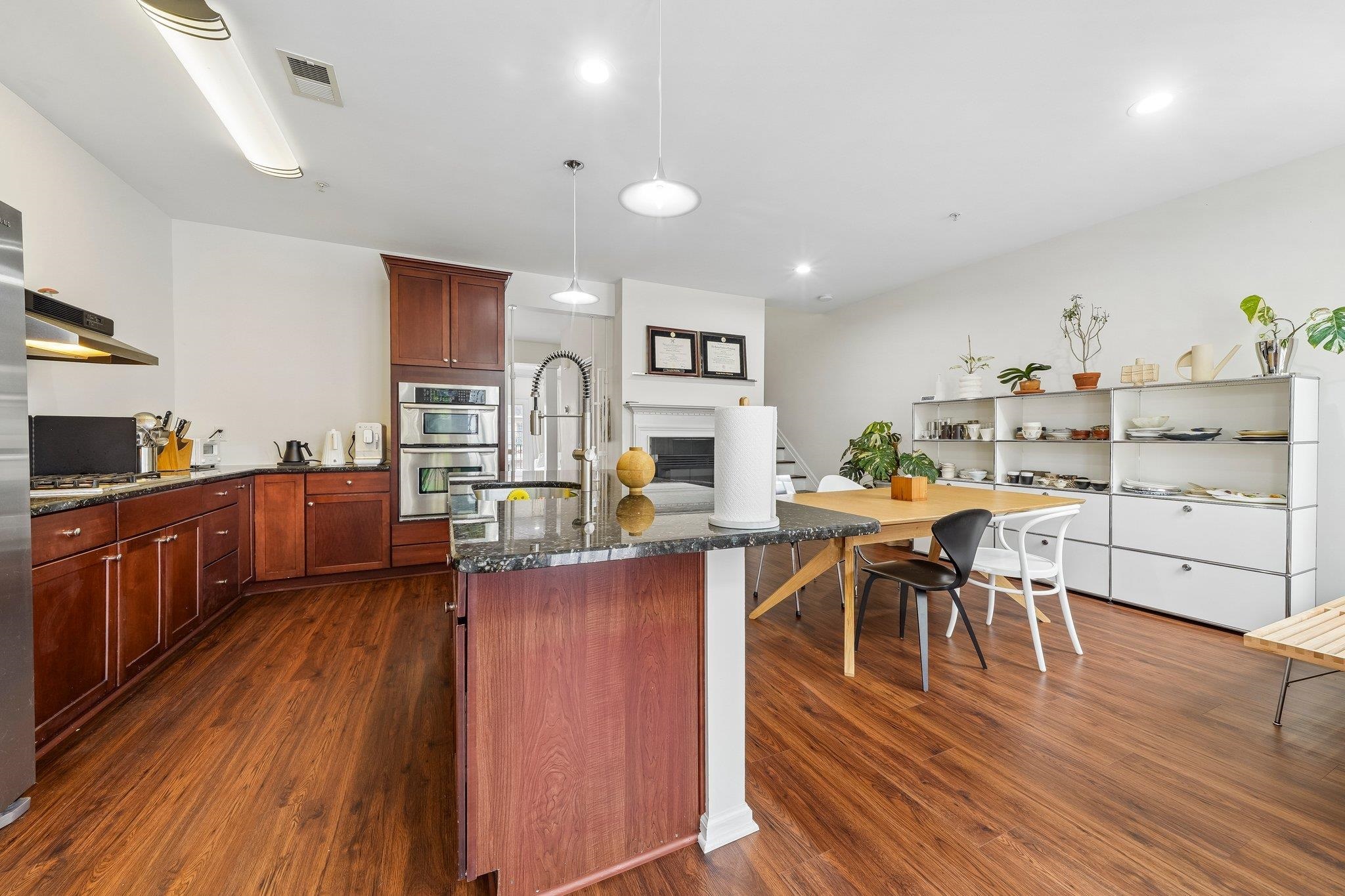 21 CREEKSIDE CT