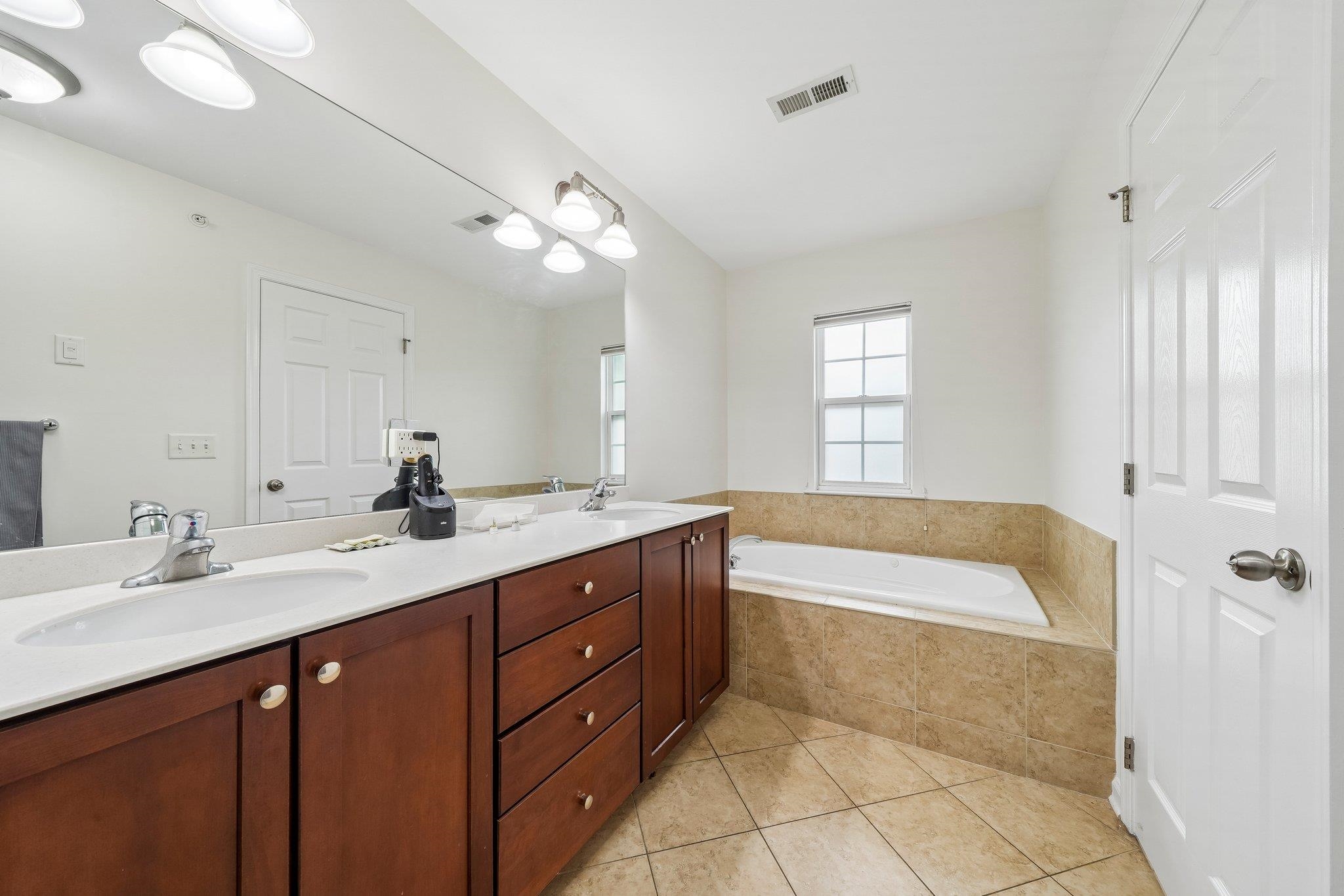 21 CREEKSIDE CT