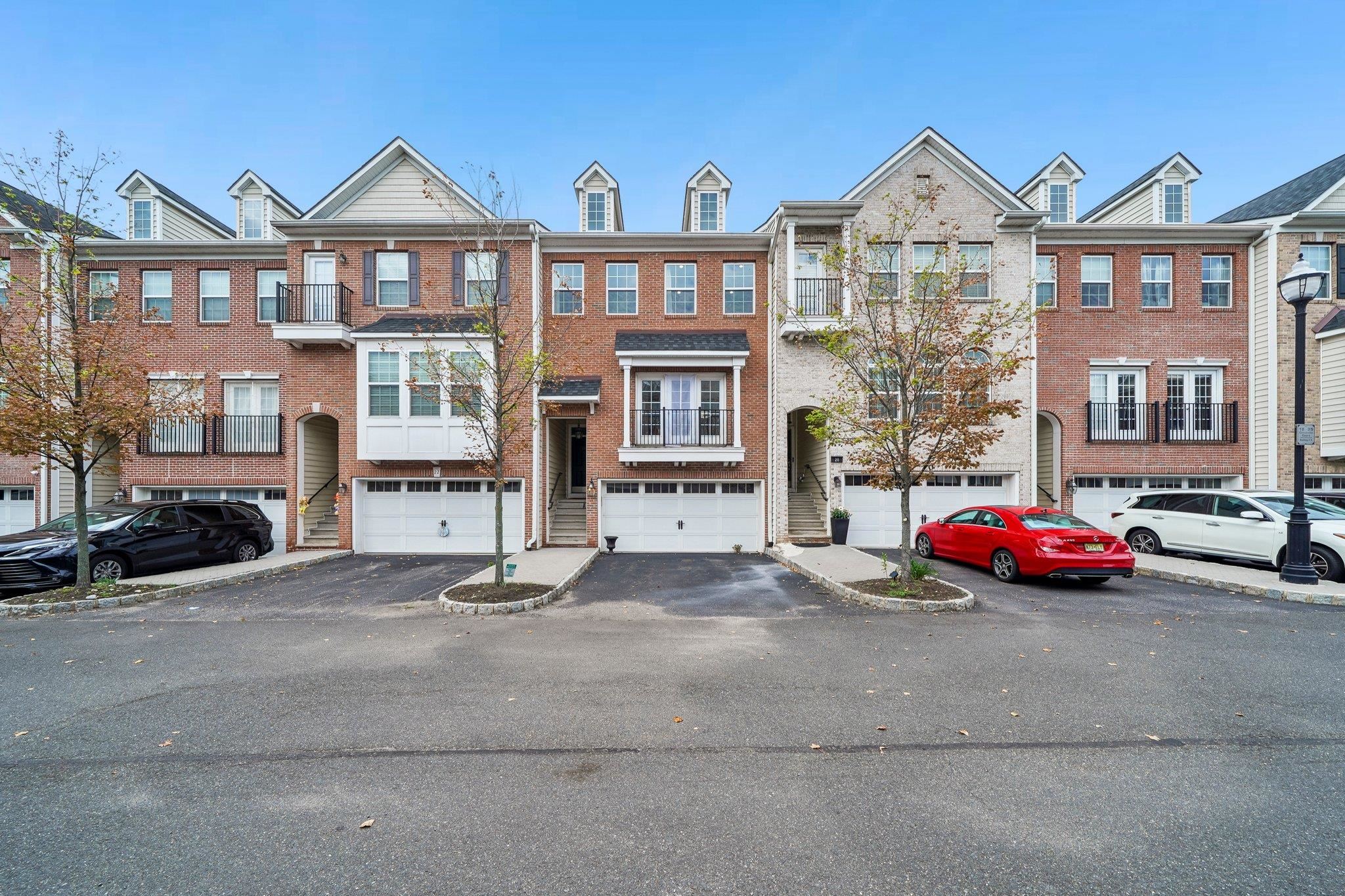 21 CREEKSIDE CT