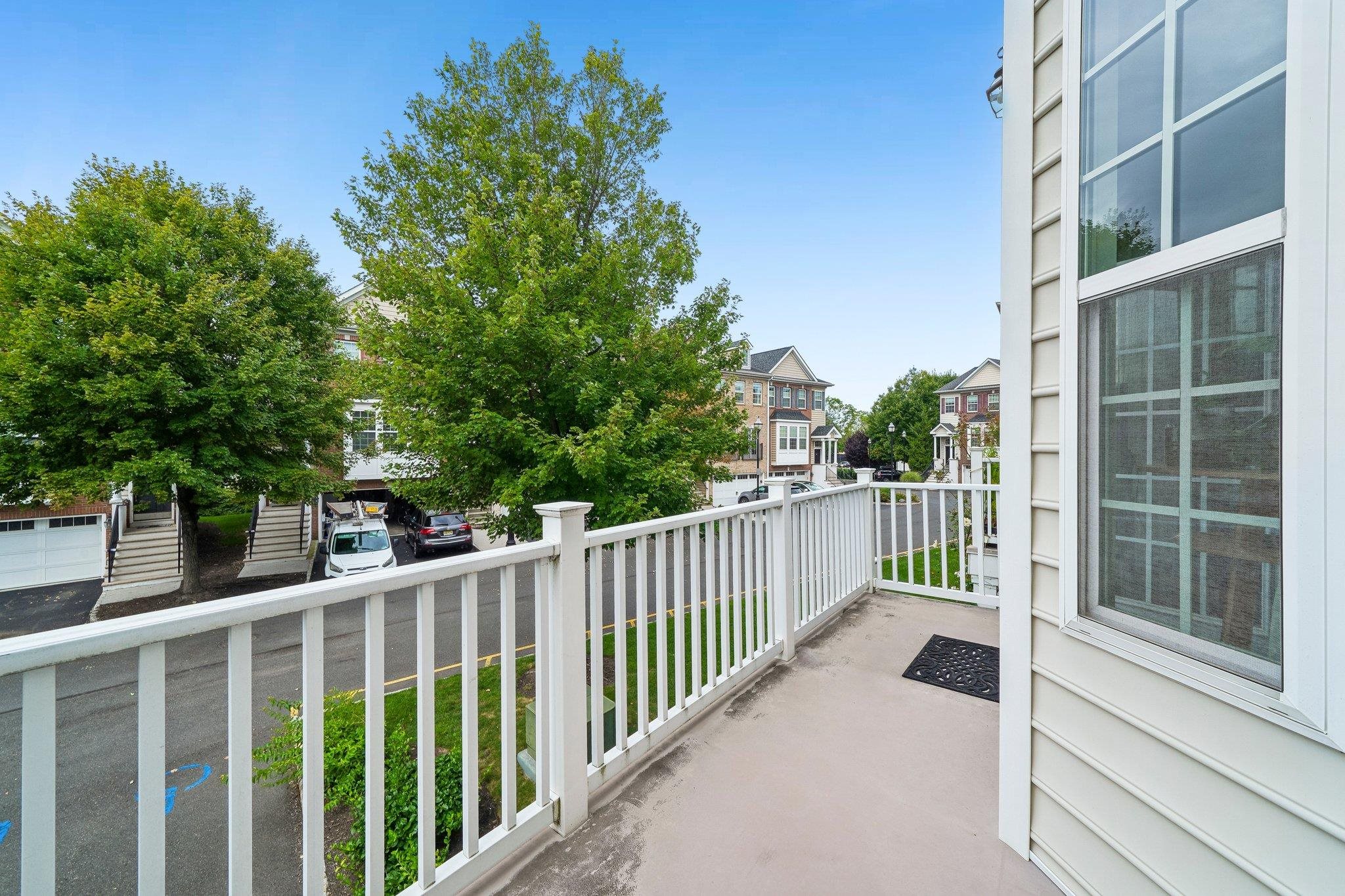 21 CREEKSIDE CT