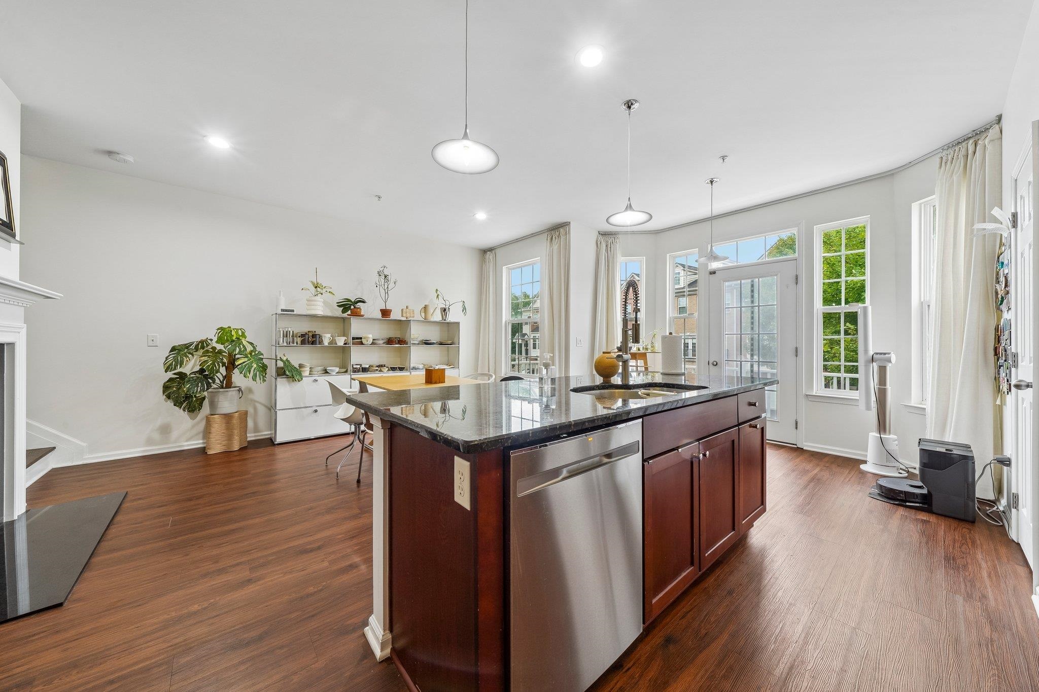 21 CREEKSIDE CT