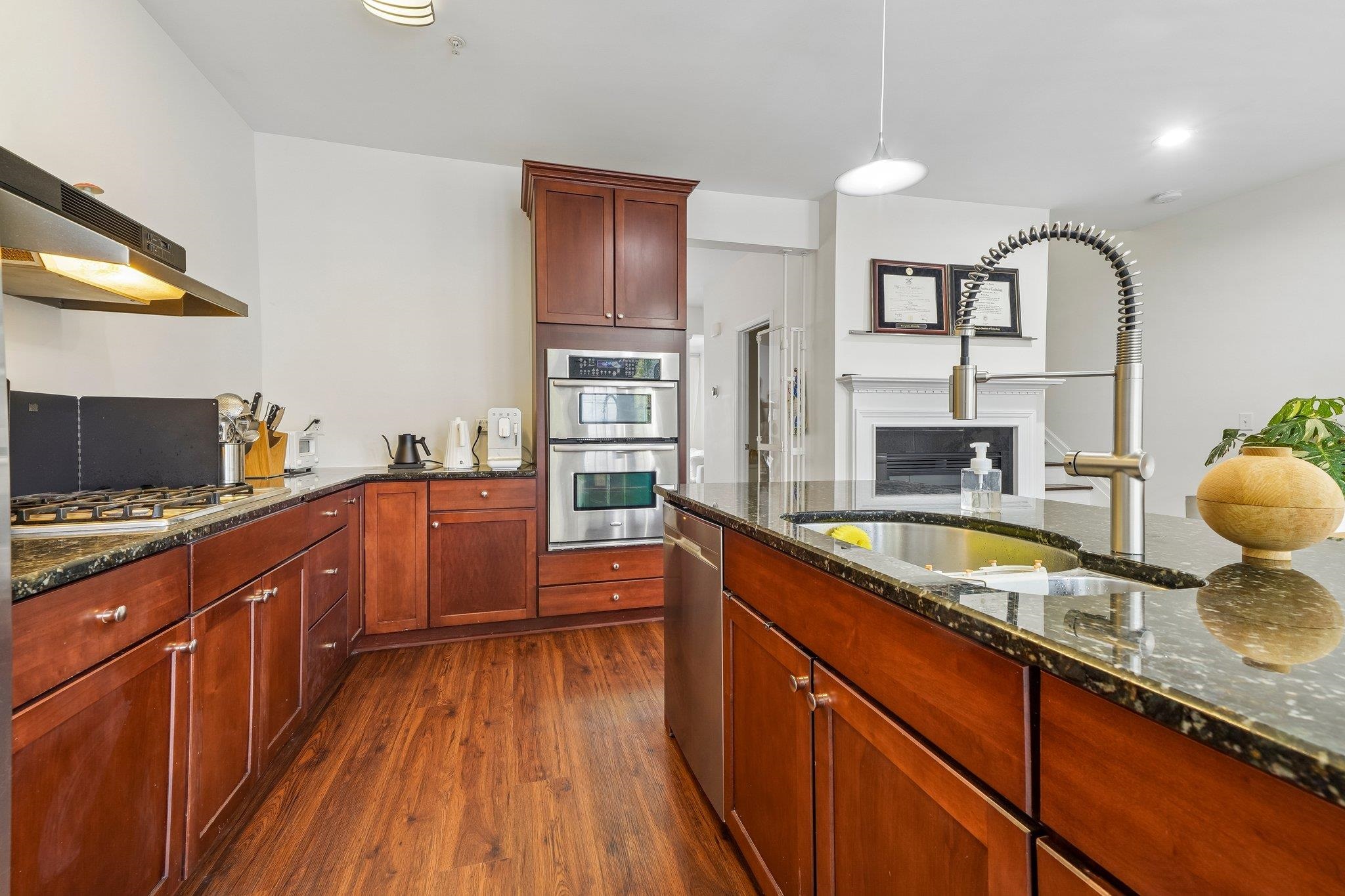 21 CREEKSIDE CT