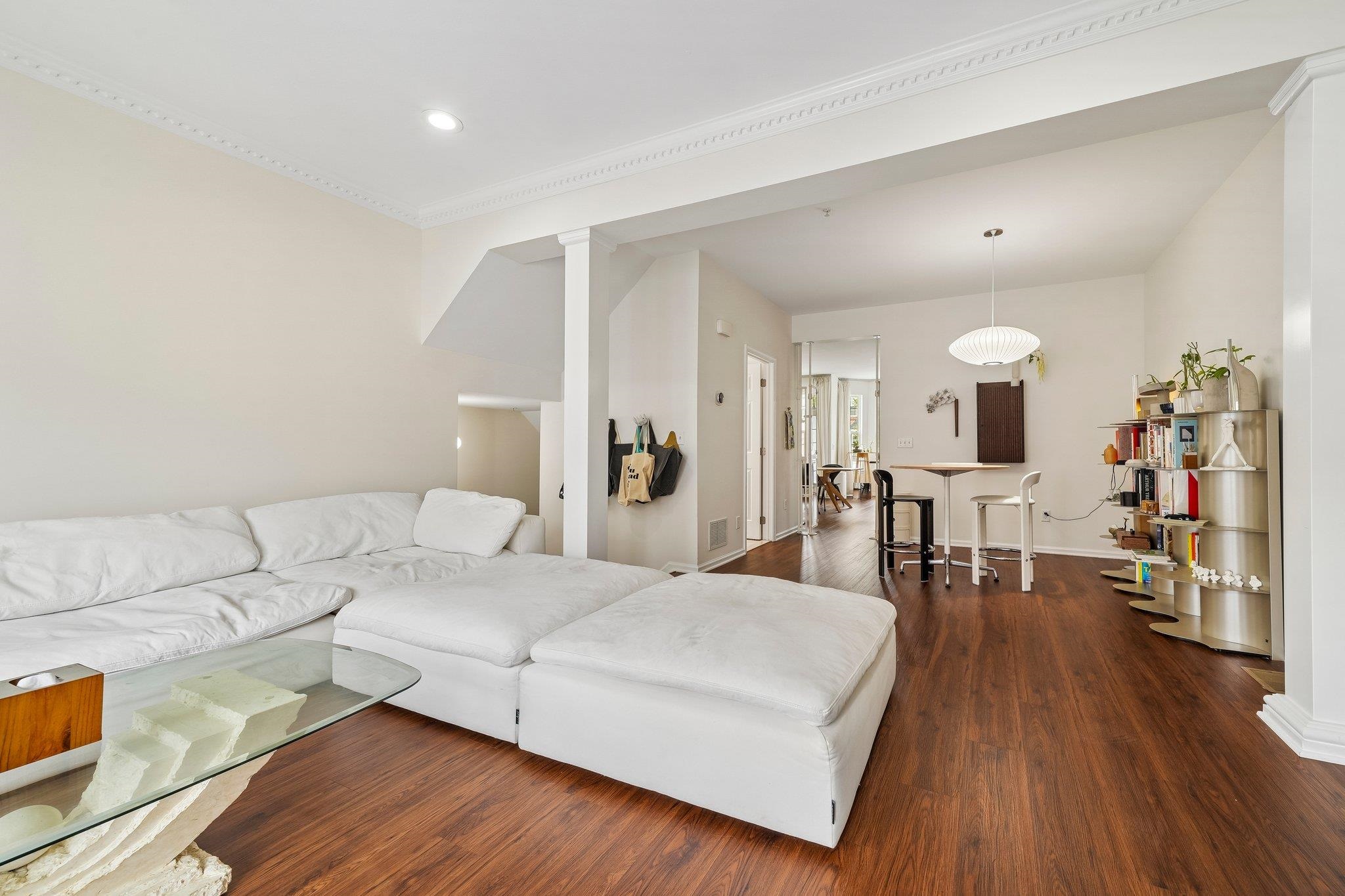 21 CREEKSIDE CT