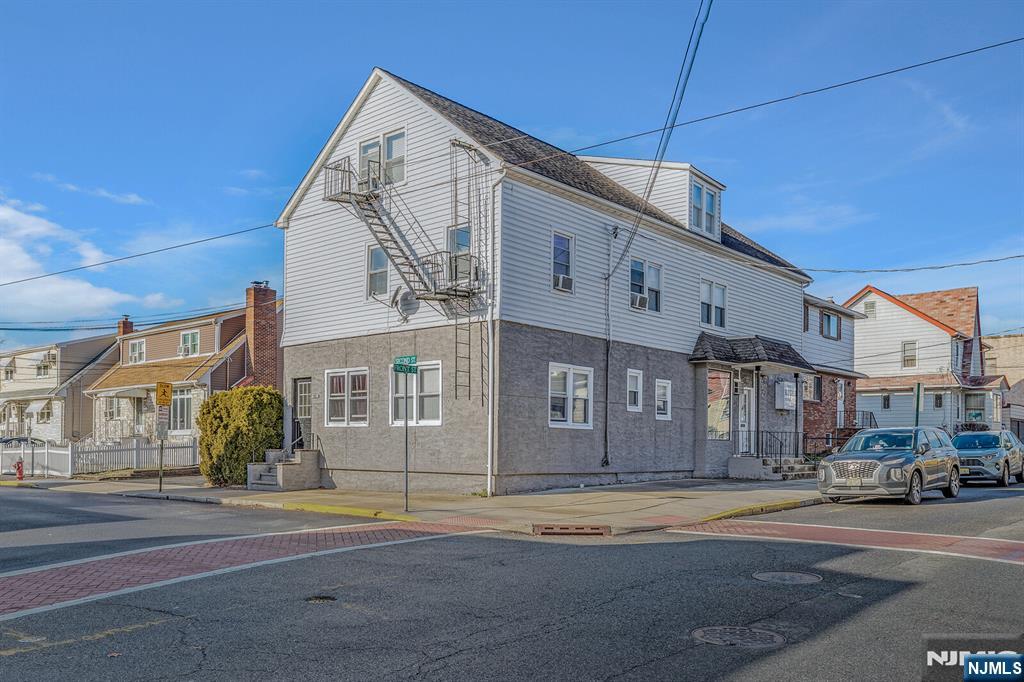 781 2nd Street