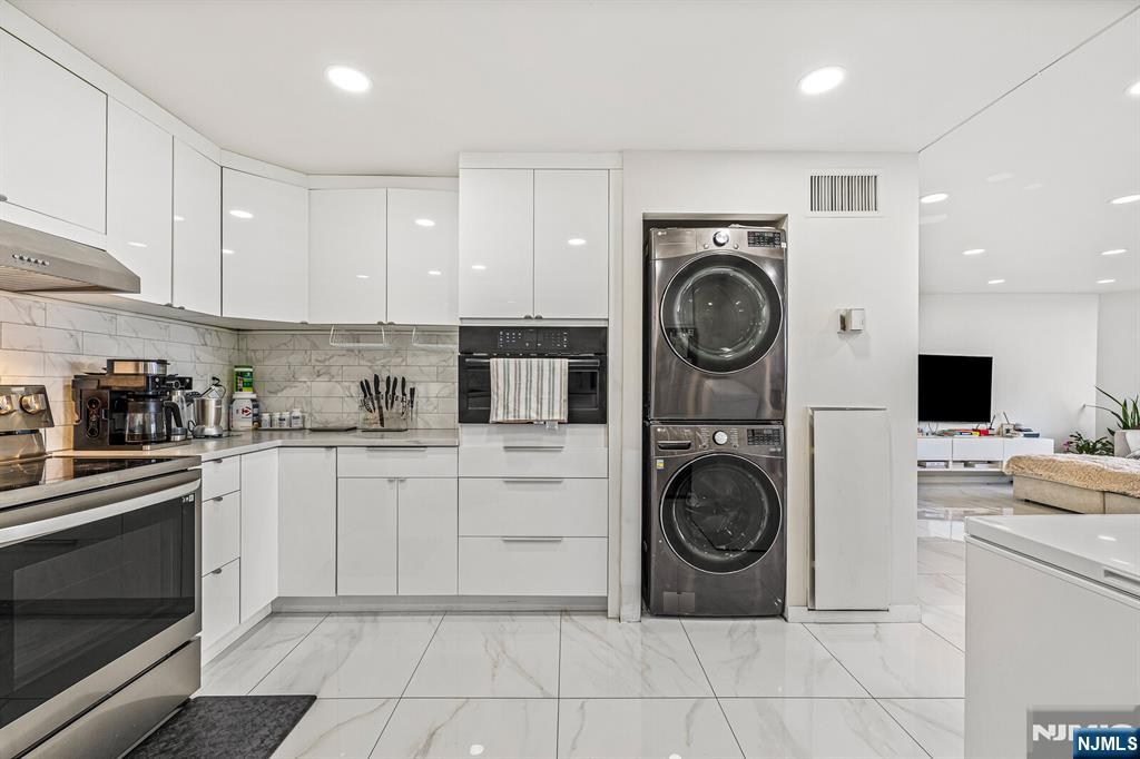 427 Harmon Cove Tower