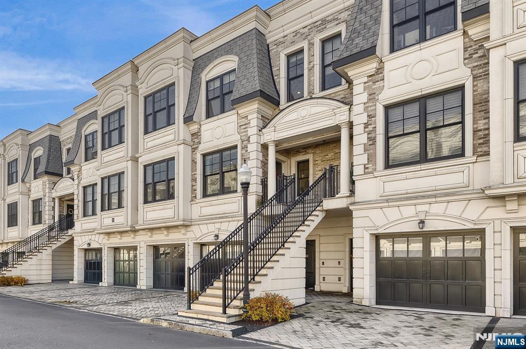 44 Marquis Court 44
