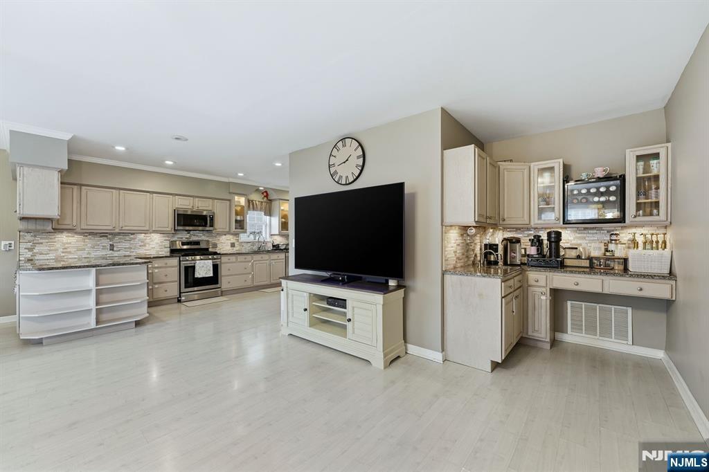 11 Thiem Avenue