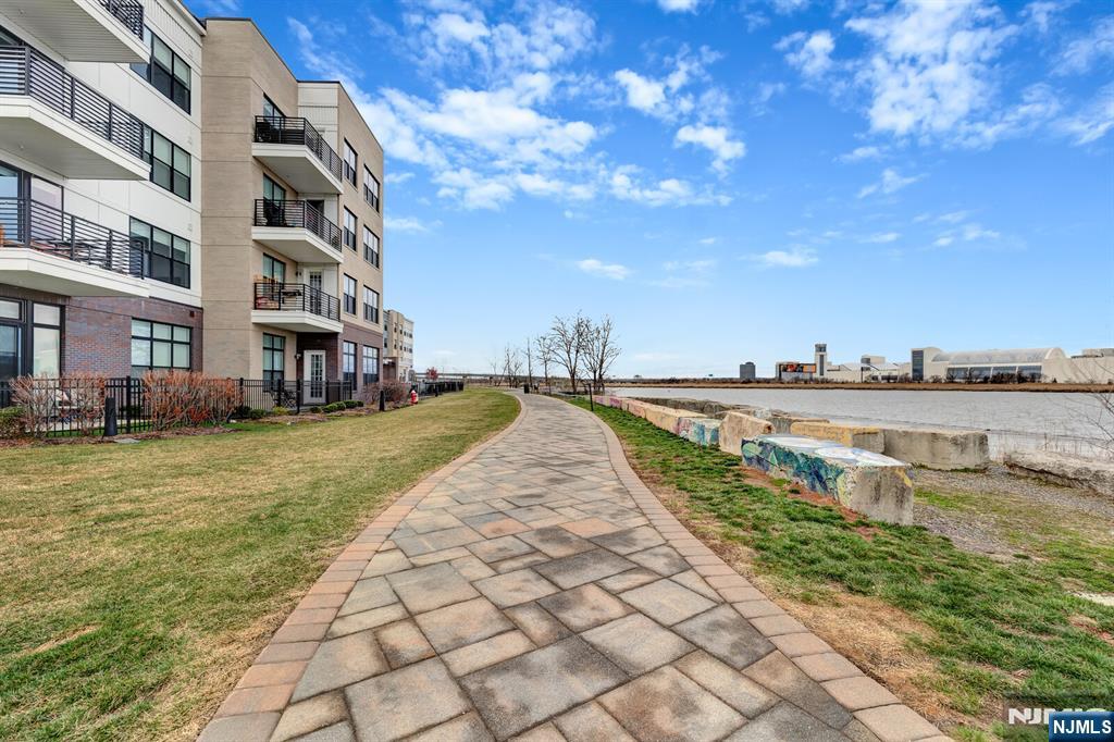 35 Riverview Court 35