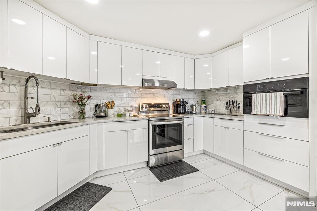 427 Harmon Cove Tower 427