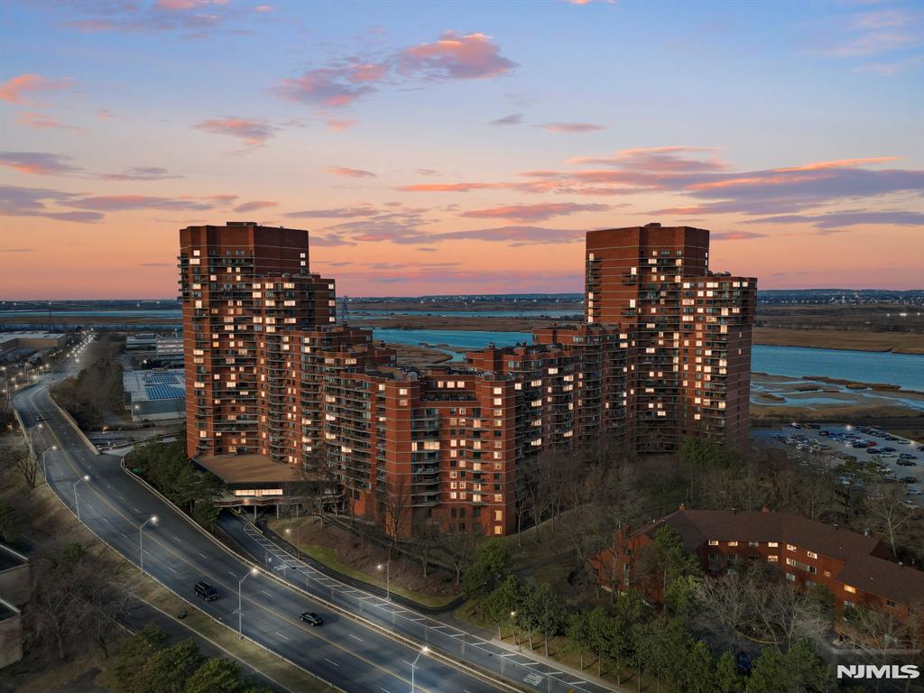 427 Harmon Cove Tower 427