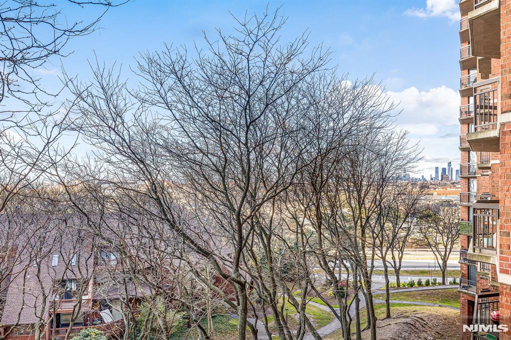 427 Harmon Cove Tower 427