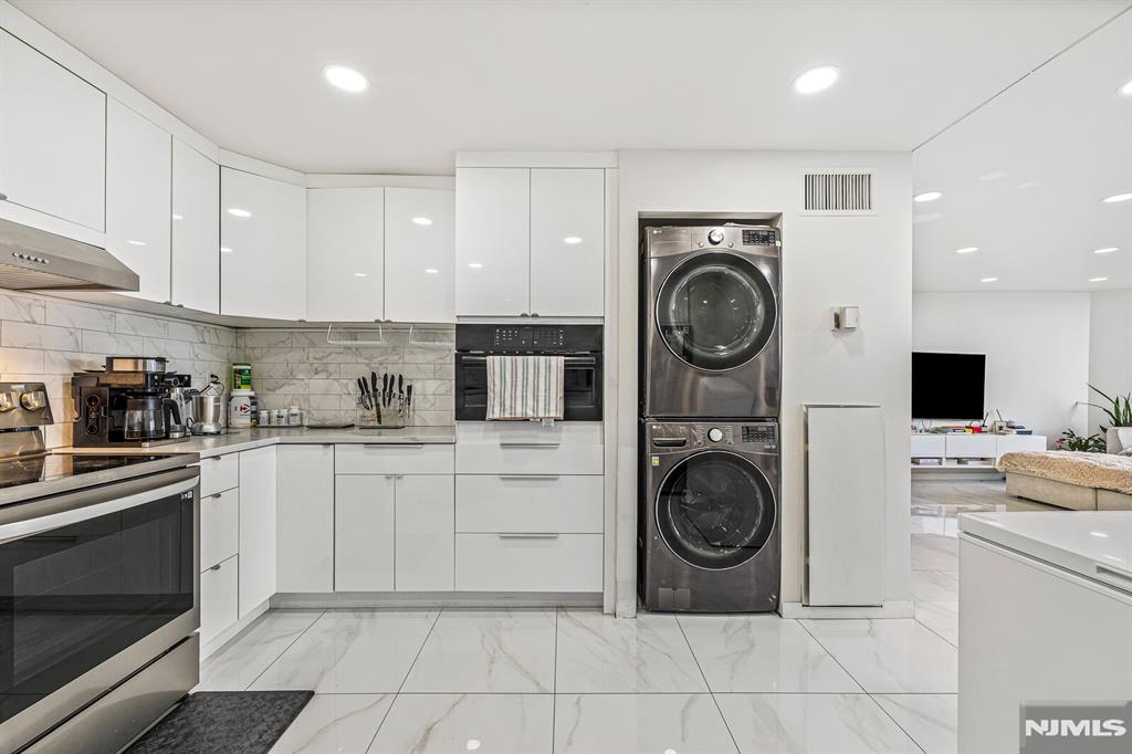 427 Harmon Cove Tower 427