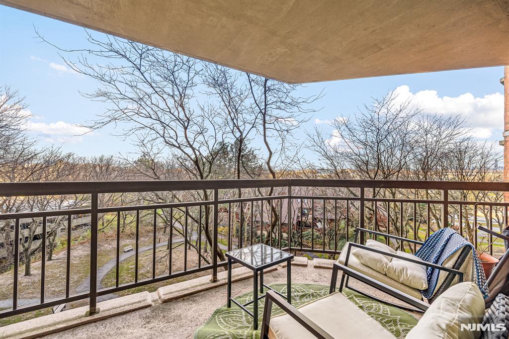 427 Harmon Cove Tower 427